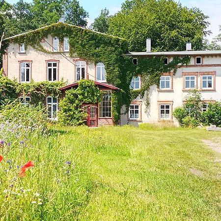 Ferienwohnung Im Gutshaus Alt Krassow Inmitten Der Natur Lalendorf ภายนอก รูปภาพ