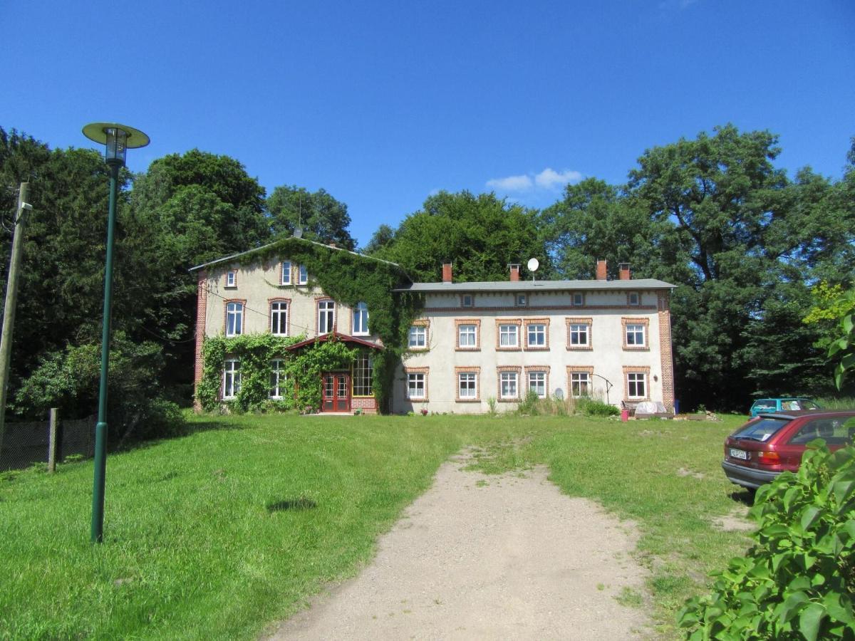 Ferienwohnung Im Gutshaus Alt Krassow Inmitten Der Natur Lalendorf ภายนอก รูปภาพ