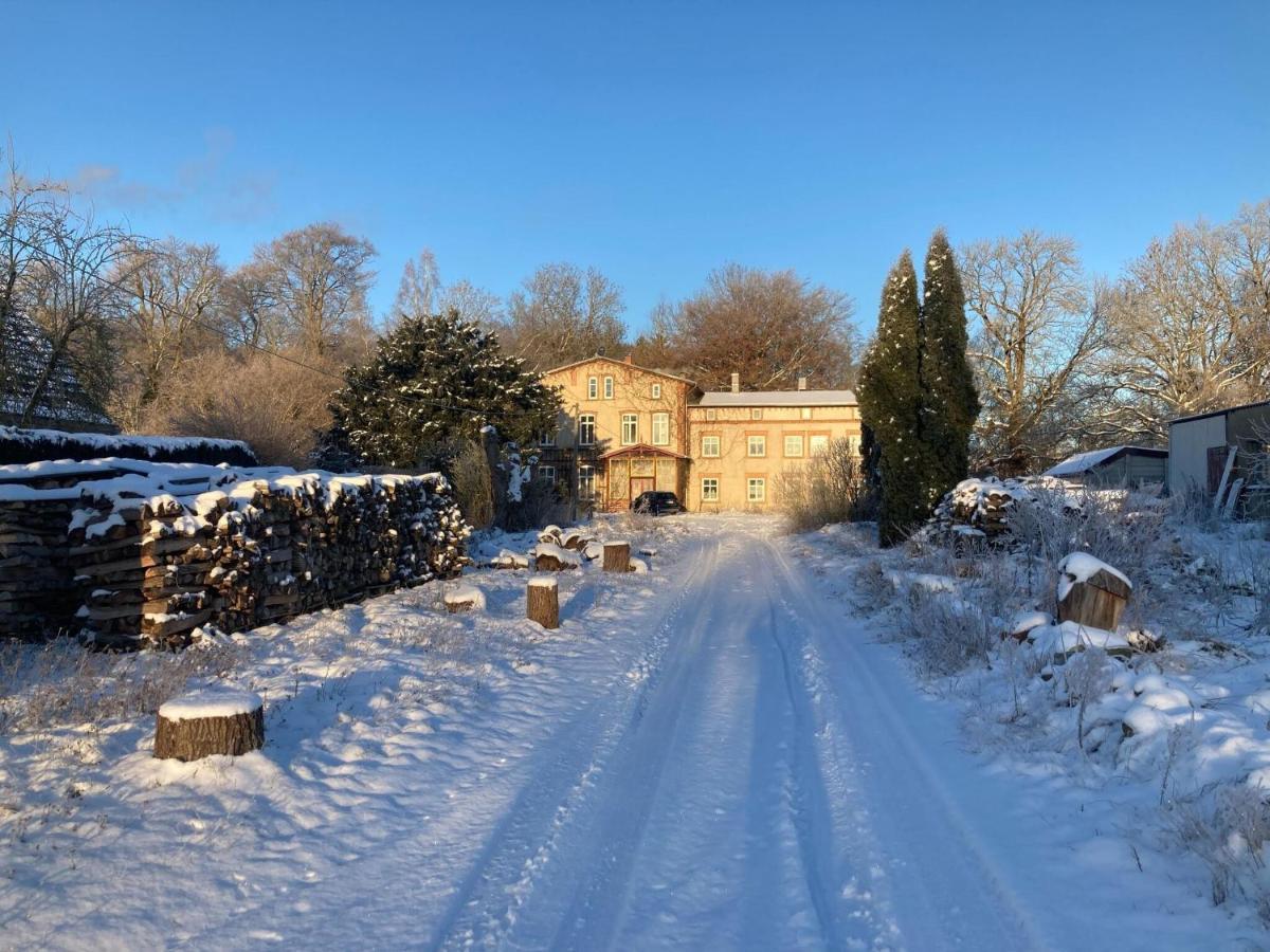 Ferienwohnung Im Gutshaus Alt Krassow Inmitten Der Natur Lalendorf ภายนอก รูปภาพ