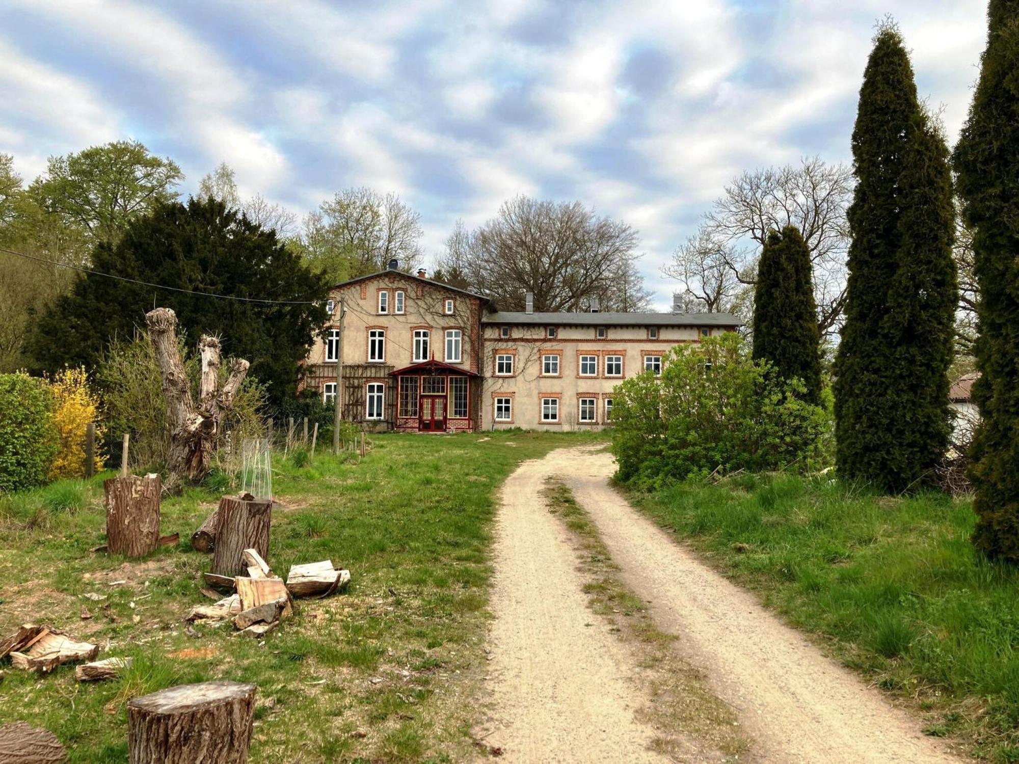 Ferienwohnung Im Gutshaus Alt Krassow Inmitten Der Natur Lalendorf ภายนอก รูปภาพ