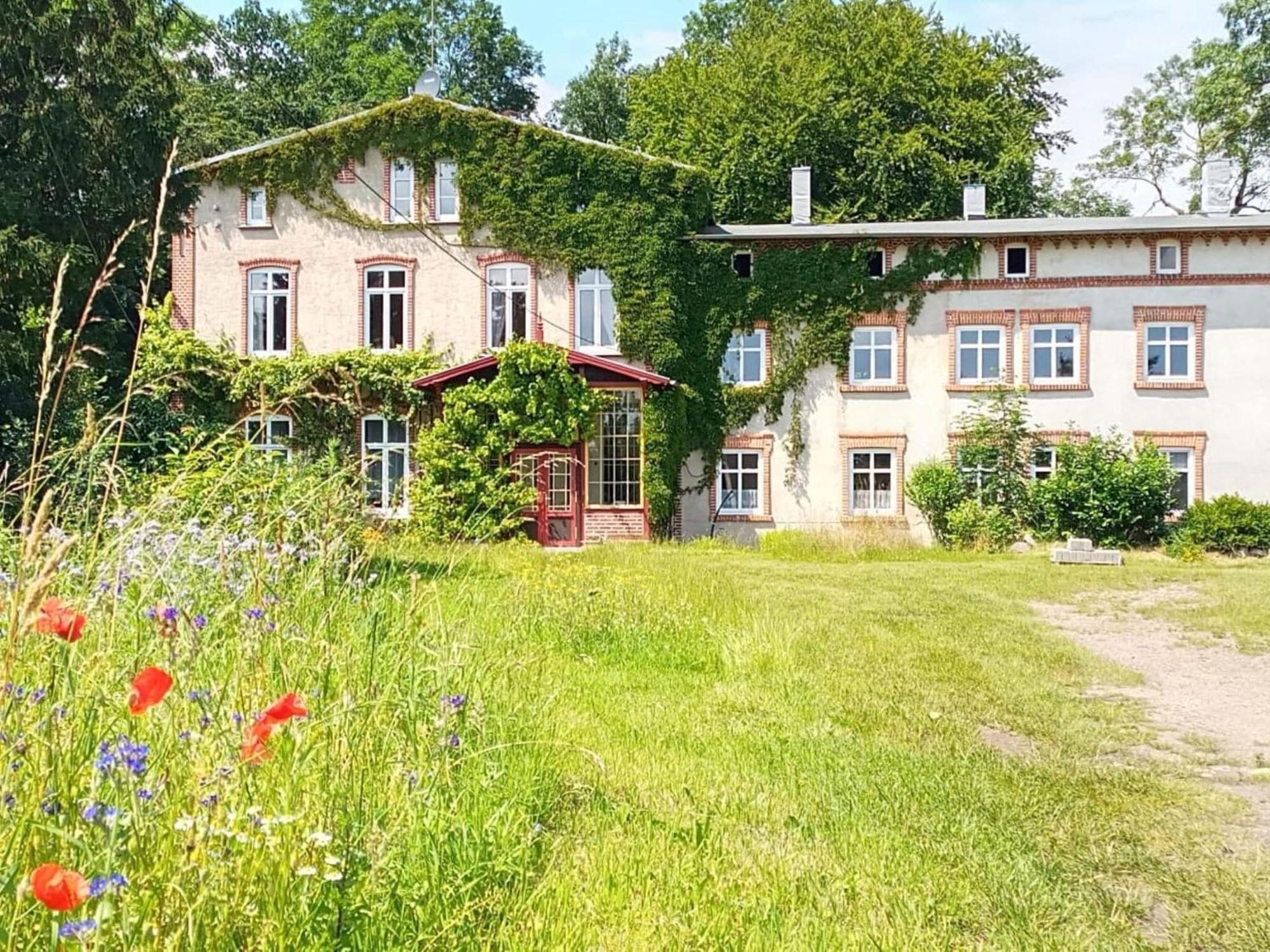 Ferienwohnung Im Gutshaus Alt Krassow Inmitten Der Natur Lalendorf ภายนอก รูปภาพ